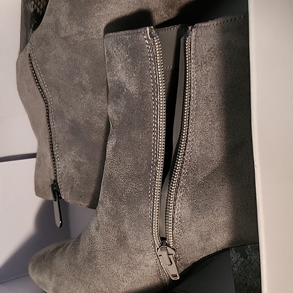 . NIB Womens Bandolino light Grey Booties Double Zip Size 7 1/2M (#5) - Picture 2 of 10